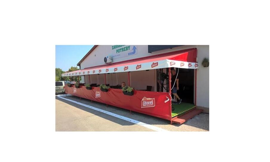 Plachty na terasy: efektívna ochrana a štýl pre váš exteriér