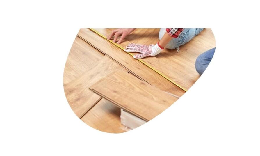 Oprava laminátovej, vinylovej alebo plávajúcej podlahy – účinné riešenie bez výmeny celej podlahy Oprava laminátovej, vinylovej alebo plávajúcej podlahy – účinné riešenie bez výmeny celej podlahy