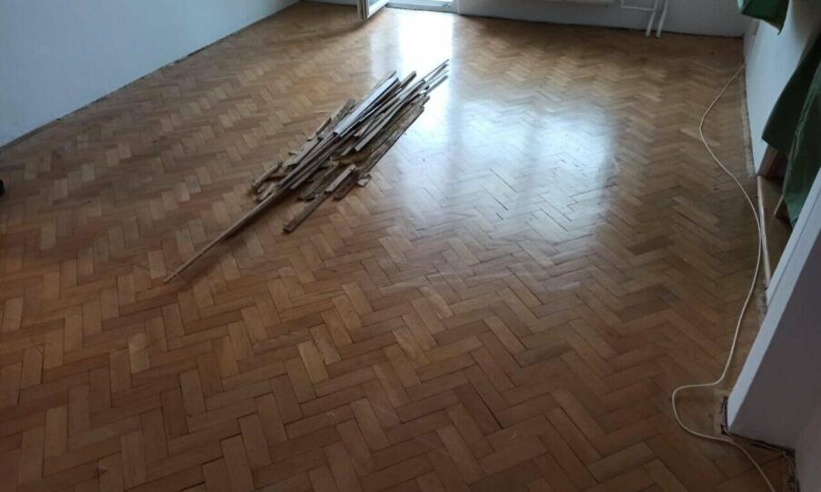Renovácia drevených podláh: Návrat k prirodzenej kráse a hodnote