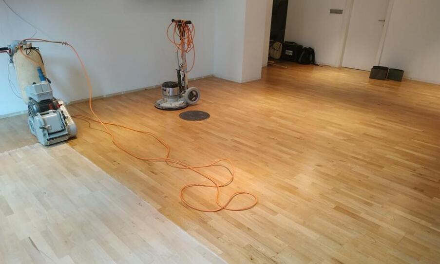 Brúsenie parkiet: Návrat k prirodzenej kráse drevených podláh