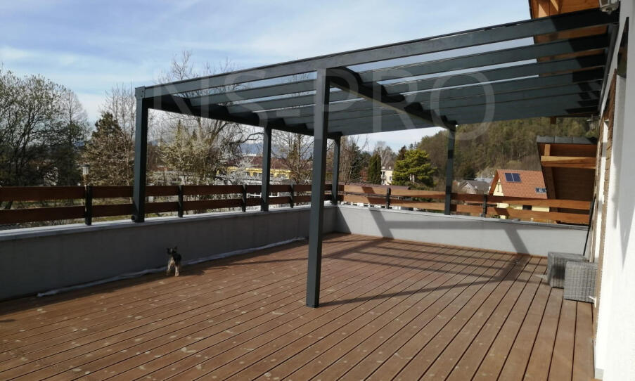 Pergola na terasu: moderné riešenie pre váš exteriér