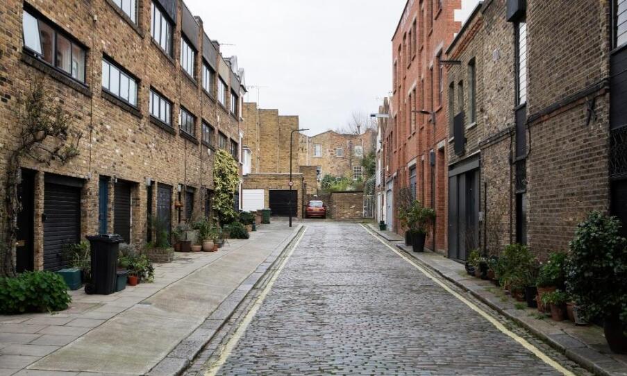 Zateplenie rovnej strechy: prečo je investícia do tepla a ochrany výhodná