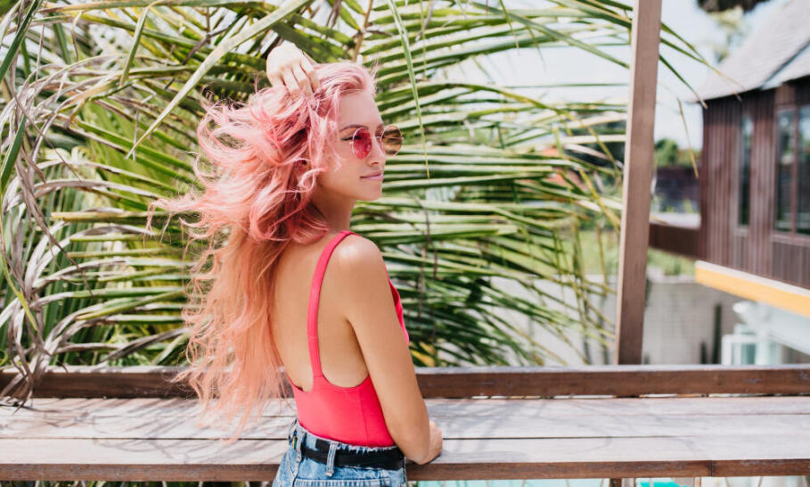 Ako vyzerá správna letná starostlivosť o vlasy?