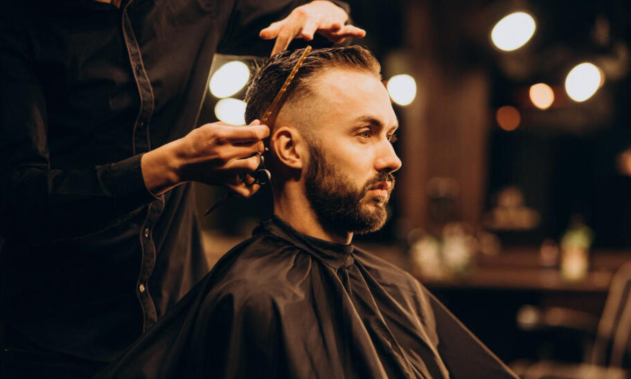 Barber a moderný muž: prečo muži čoraz častejšie siahajú po profesionálnej starostlivosti