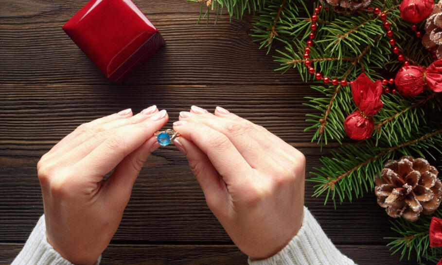 Vianočné šperky ako darček plný elegancie a trblietania