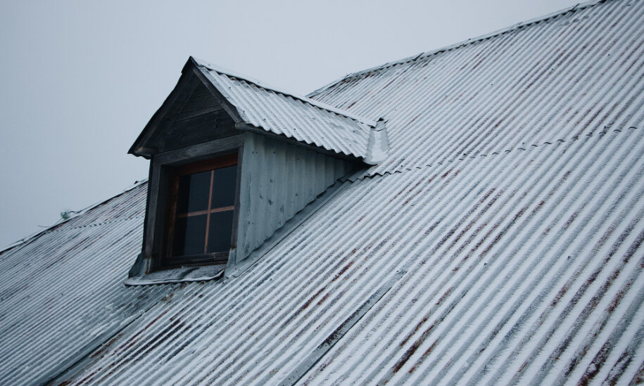 Poškodená strecha? Nepodceňte ju, môže vás stáť tisíce eur