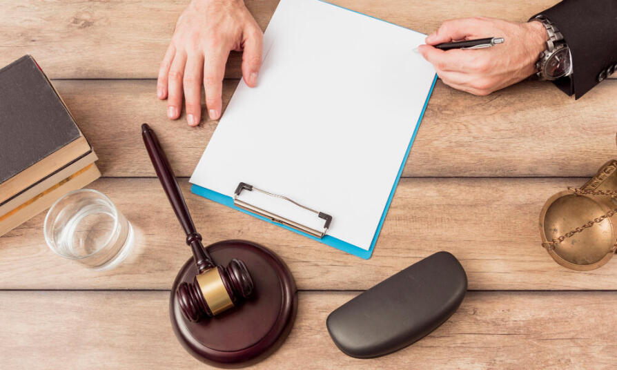 Notárske služby a kúpa nehnuteľnosti: prečo sú bezpečný základ každého prevodu