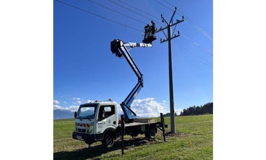 Prenájom automobilových plošín ako efektívne riešenie výškových prác