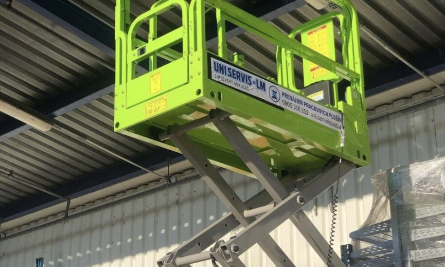 Vysokozdvižné plošiny ako efektívne riešenie práce vo výškach