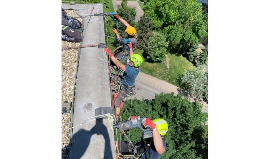 Výškové práce ako moderné riešenie údržby budov v Bratislave