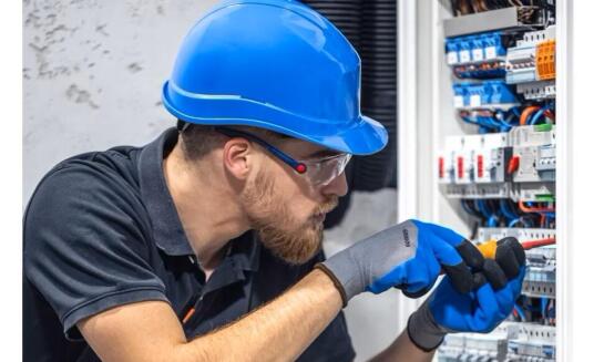 Revízia elektriny na rodinný dom: kedy ju potrebujete?