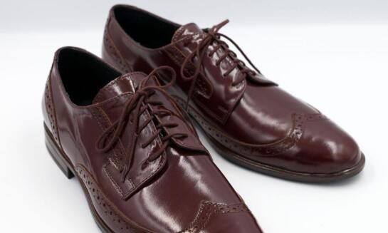 Pánske topánky na svadbu z Košíc – elegancia, ktorá vydrží celý deň