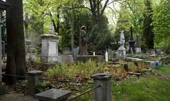 Cintorín a praktické tipy pre údržbu hrobových miest