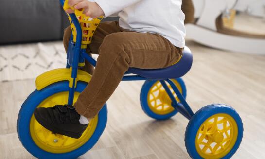 Klasická trojkolka pre deti ako prvý krok k samostatnosti