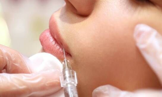 Zväčšenie pier kyselinou hyalurónovou: prirodzený efekt a bezpečnosť