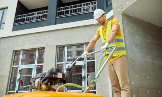 Čistenie fasády ako účinný spôsob ochrany, ktorý predlžuje životnosť domu, zabraňuje poškodeniu povrchu fasády