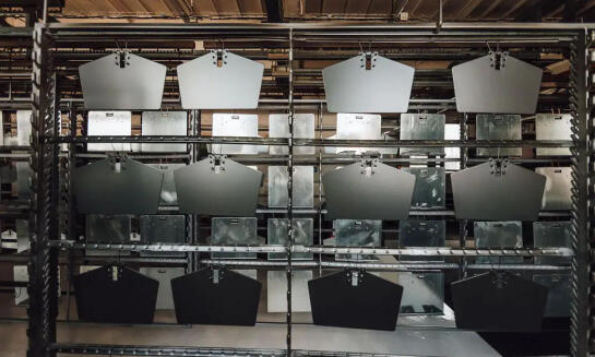 Pieskovanie kovov: Efektívne čistenie povrchov pred lakovaním alebo renováciou