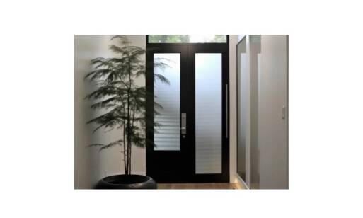 Posuvné dvere v Košiciach: elegancia, ktorá šetrí priestor a zvyšuje komfort