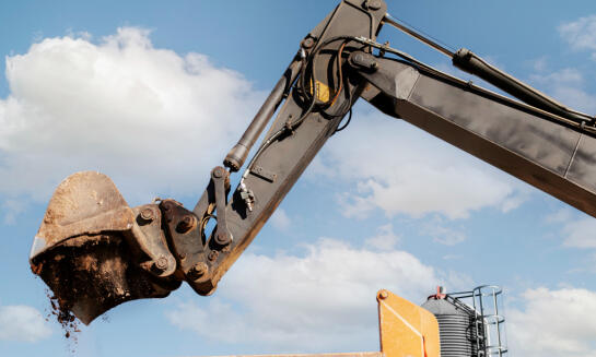 Efektívna autodoprava hydraulickou rukou pre stavebné projekty