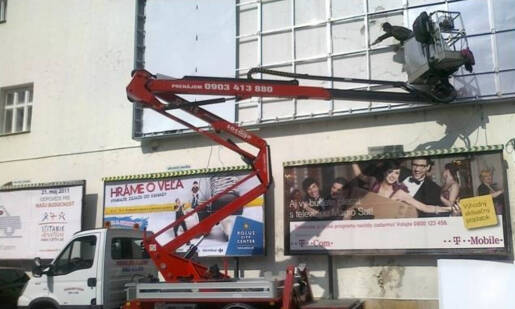 Montážna plošina uľahčuje prácu vo výškach a zvyšuje bezpečnosť