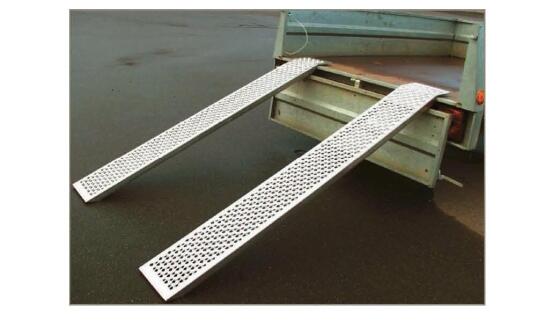 Nájazdové rampy – spoľahlivý pomocník pri každom nakladaní a preprave