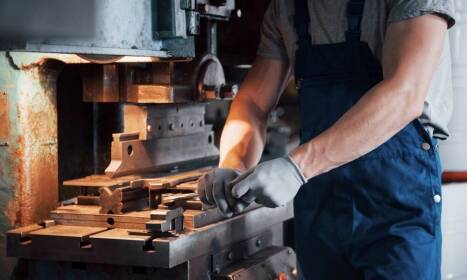 Stolní soustruhy jako kompaktní řešení pro profesionální i domácí obrábění