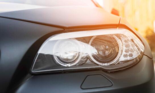 Nastavenie svetiel v aute ako základ bezpečnej jazdy