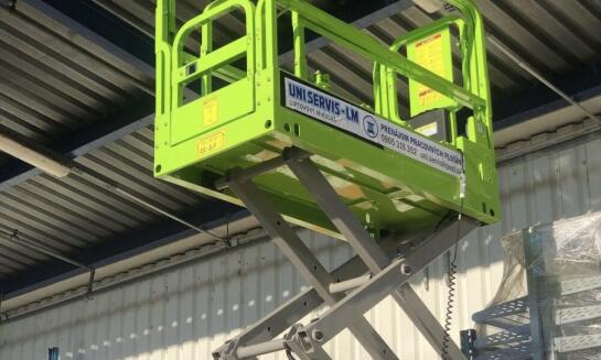 Vysokozdvižné plošiny ako efektívne riešenie práce vo výškach