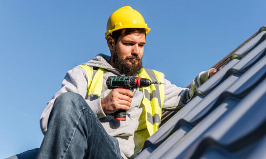 Búranie starej strechy v Humennom bez stresu a zbytočných chýb