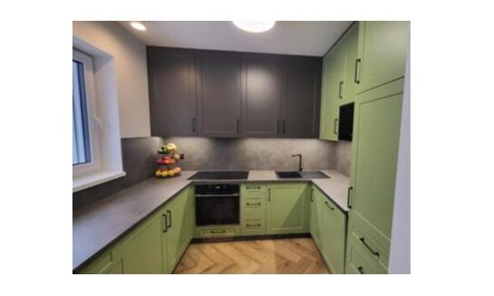 Kuchyne na mieru v tvare U v Žiline ako praktické riešenie interiéru