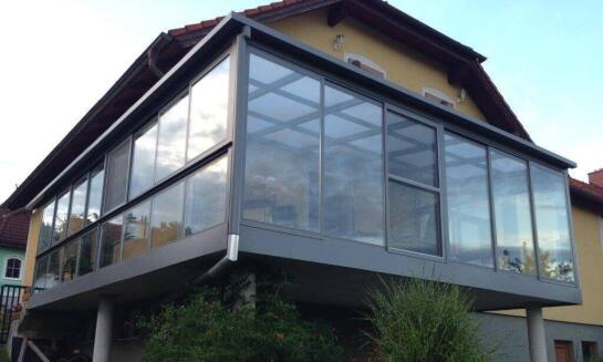 Zasklenie terás ako rozšírenie obytného priestoru