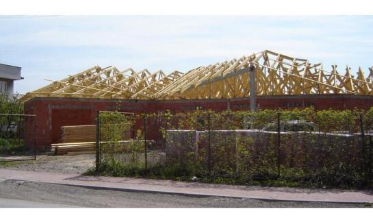 Strešné konštrukcie ako základ pevnej a bezpečnej strechy