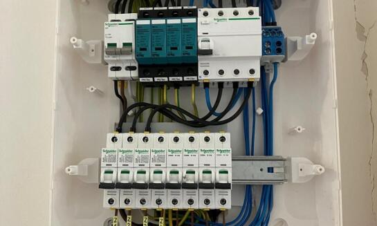 Kedy sú rekonštrukcie starých elektroinštalácií Kežmarok naozaj potrebné?