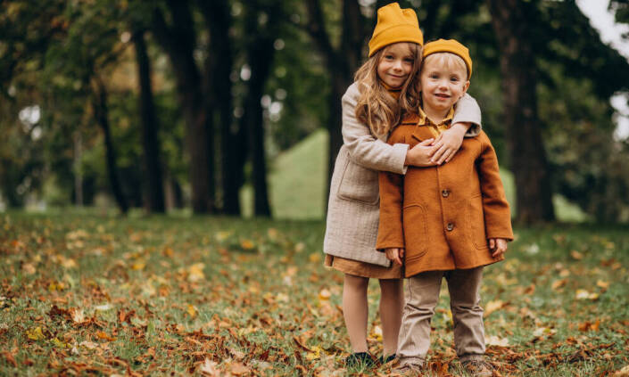 Detské oblečenie na jeseň ako kľúč k pohodliu a ochrane detí počas prechodného obdobia plného výkyvov počasia
