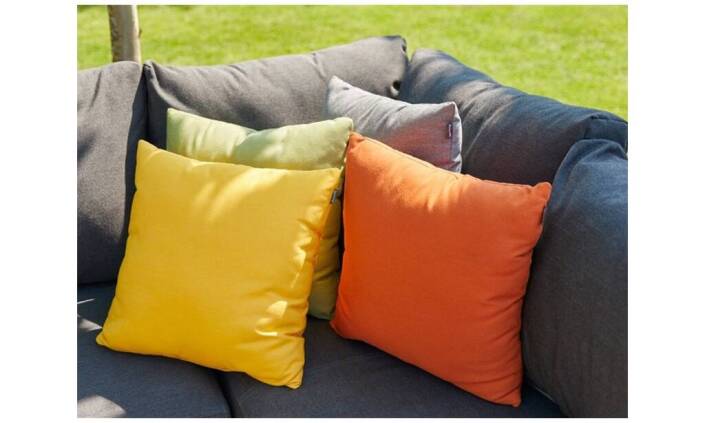 Vankúše na záhradný nábytok – spojenie pohodlia a štýlu pre váš exteriér