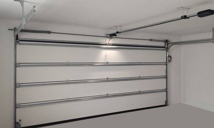 Garážové brány: spojenie bezpečnosti, dizajnu a komfortu