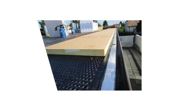 Zateplenie rovnej strechy – spoľahlivé riešenie pre energetickú efektivitu aj dlhú životnosť