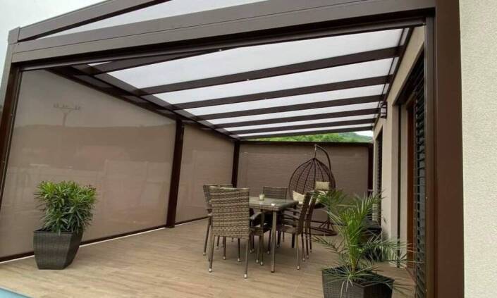 Screenové rolety na terasu ako dokonalý doplnok modernej domácnosti