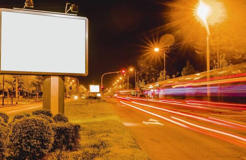 Prečo sa svetelná reklama oplatí aj vášmu biznisu