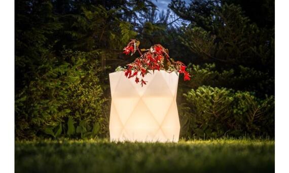 LED kvetináče – ideálna dekorácia vnútorných alebo vonkajších priestorov