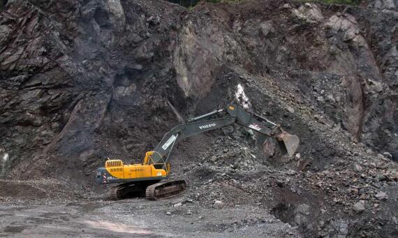 3 dôvody, prečo by sme zemné práce mali robiť mechanizmami