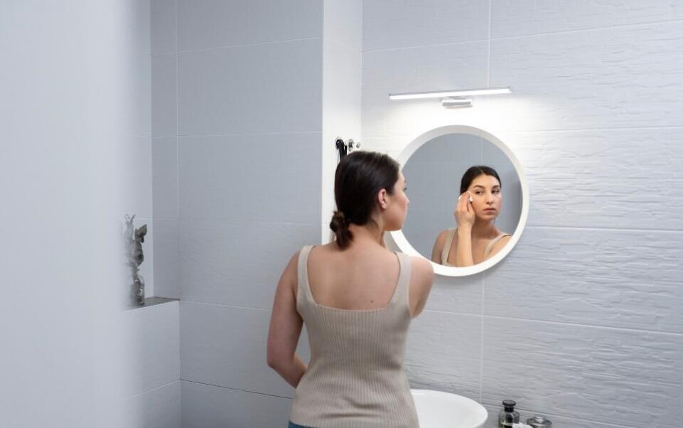 Svetlá do kúpeľne nad zrkadlo - štýl a funkčnosť v jednom