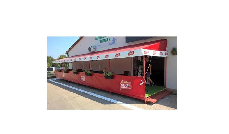 Plachty na terasy: efektívna ochrana a štýl pre váš exteriér