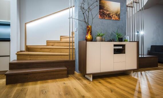 Prečo sa do domu hodí drevená plávajúca podlaha?