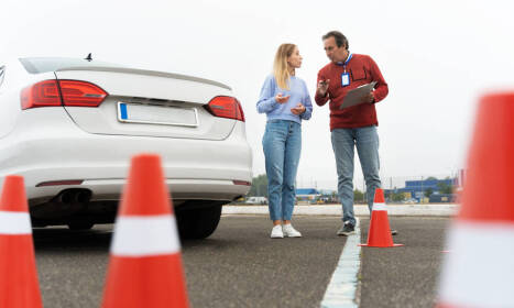 Ako prebieha autoškola? Základné kroky k vodičskému oprávneniu