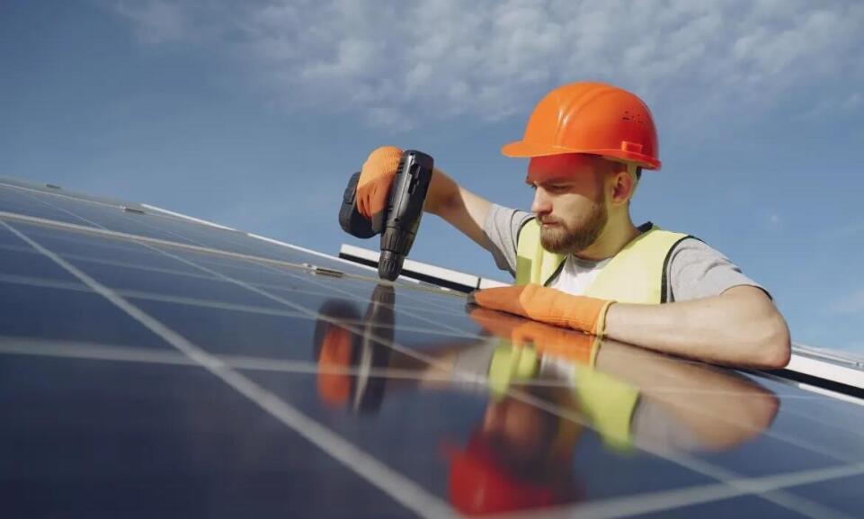Fotovoltická elektráreň na chatu: ekologické riešenie pre vašu rekreáciu