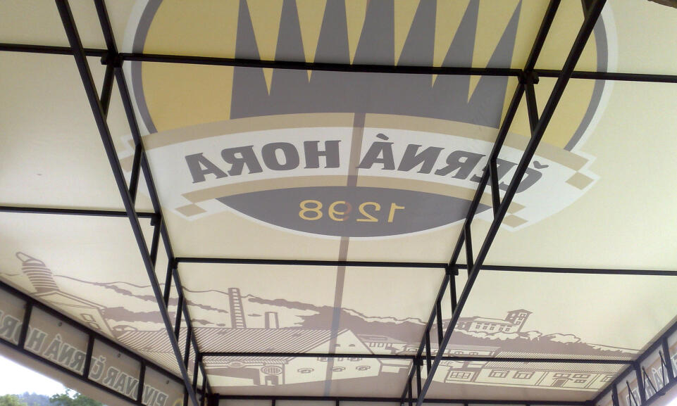 Rolovacia plachta: univerzálne riešenie tienenia a ochrany