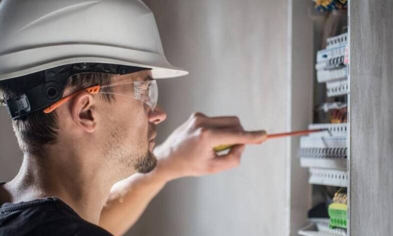 V čom všetkom vám pomôže skúsený elektrikár?