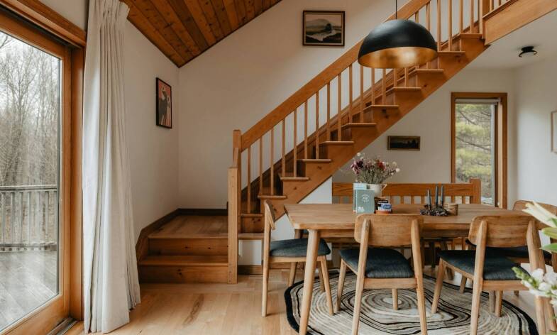 Schody na mieru: Funkčný dizajn, ktorý dotvára váš interiér