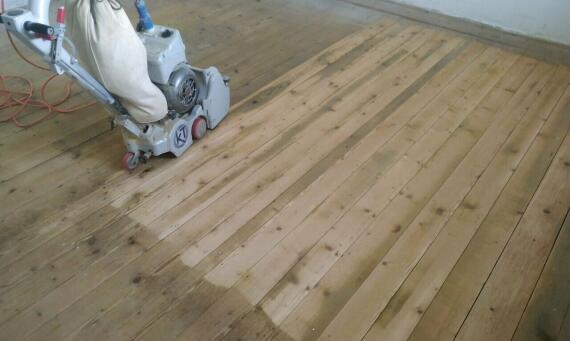 Renovácia drevených parkiet: Návrat k pôvodnej kráse a hodnote vášho bývania